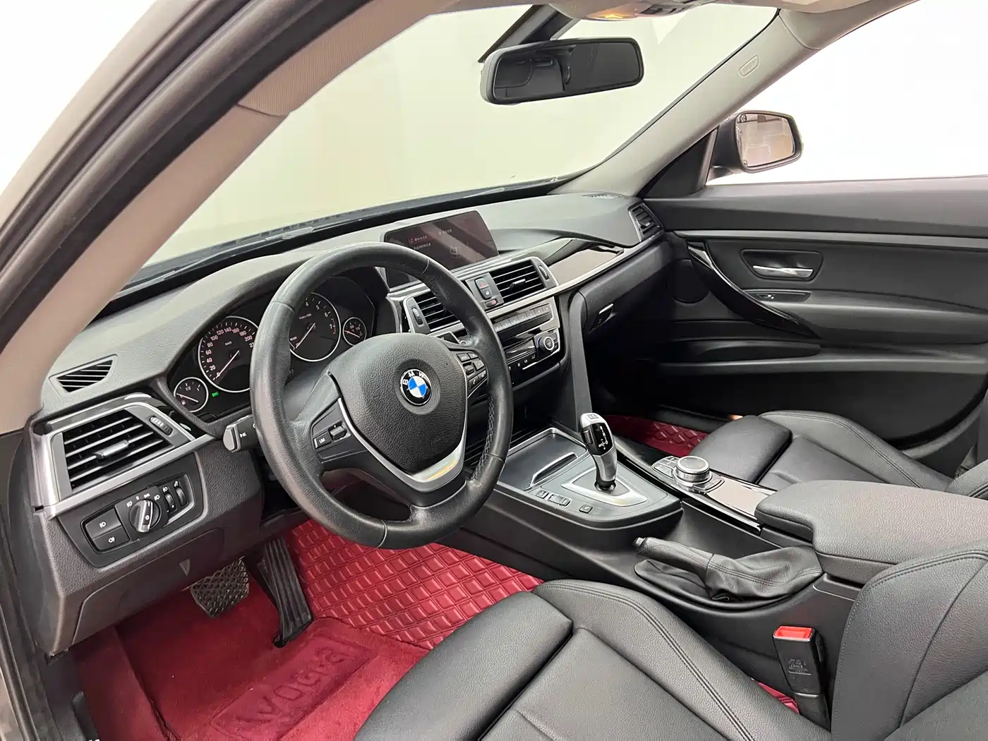BMW 3 Series GT 2019 320i Fashion Model фото 15