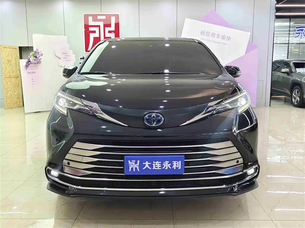 Toyota Sienna 2023 2.5L Hybrid Comfort Edition фото 2