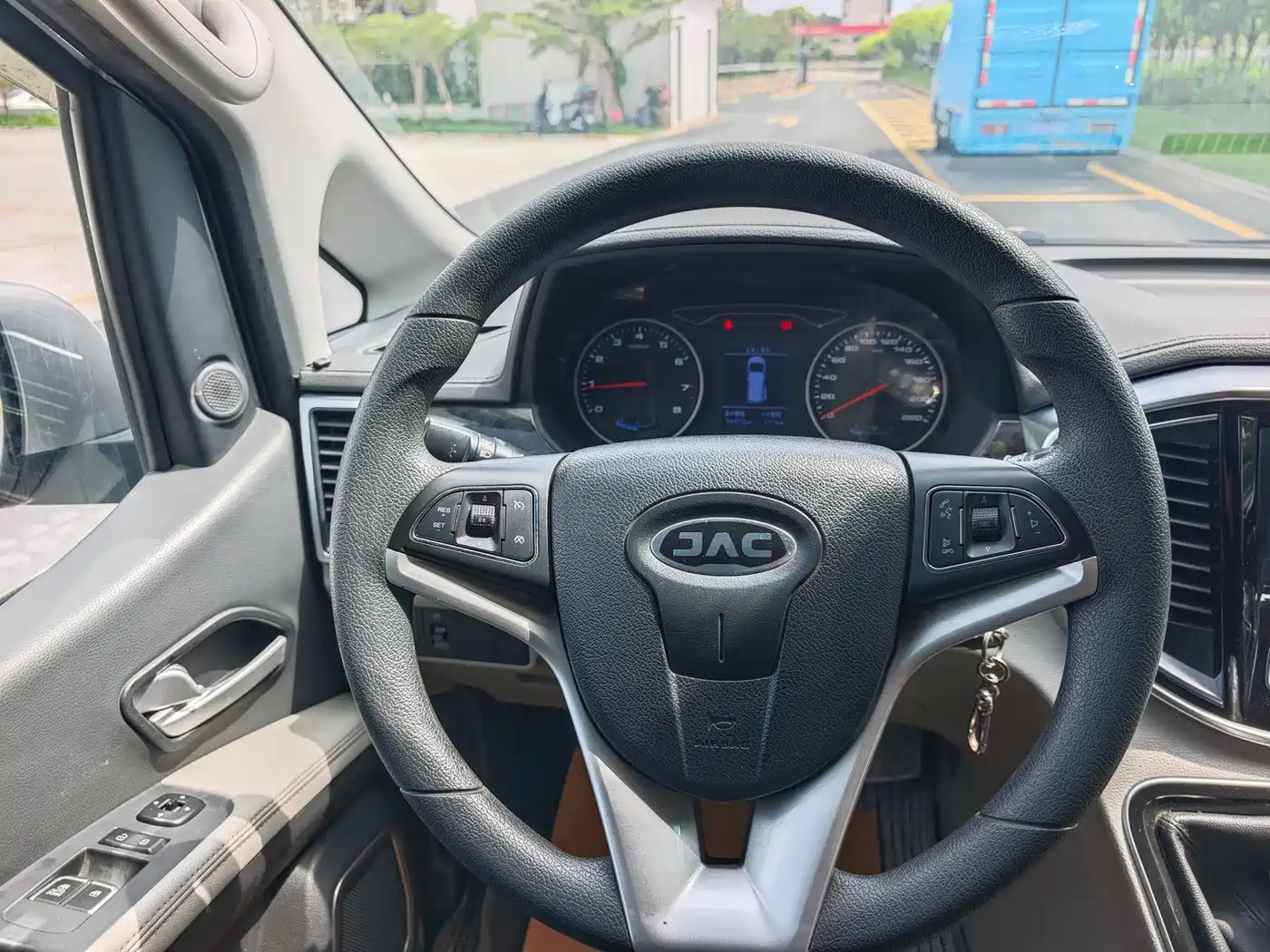 JAC Refine Refine M4 2016 2016 2.0L Manual Luxury