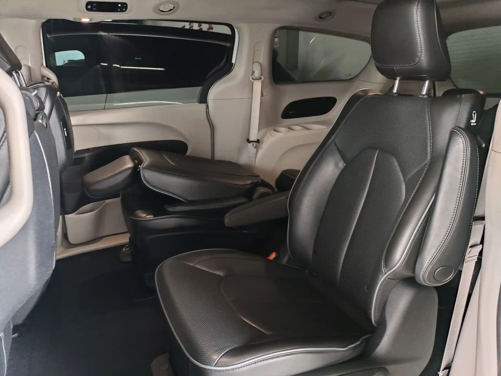 Фото 7 - Chrysler Pacifica PHEV