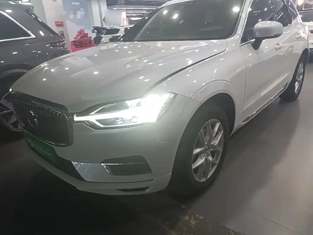 Volvo XC60 2021 T5 AWD Momentum
