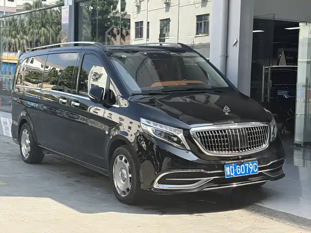 Mercedes-Benz V-Class (Import) 2018 Model Night Edition — фото 4