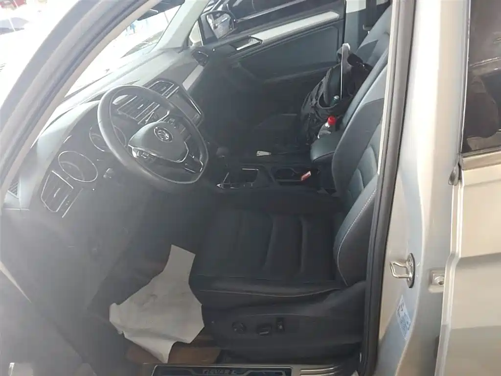 Volkswagen Tiguan L 2019 330TSI Automatic 2WD Smart Luxury Edition China VI фото 15