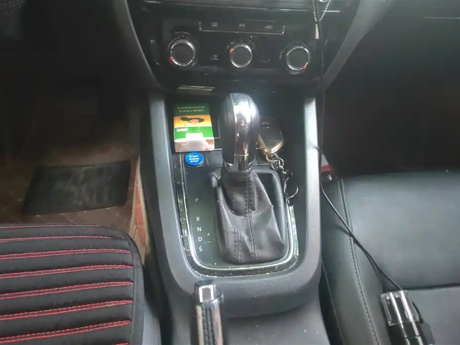 Volkswagen Sagitar 2018 1.6L Automatic Comfort фото 16
