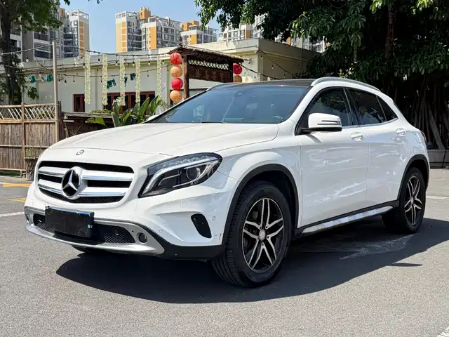 MERCEDES-BENZ GLA