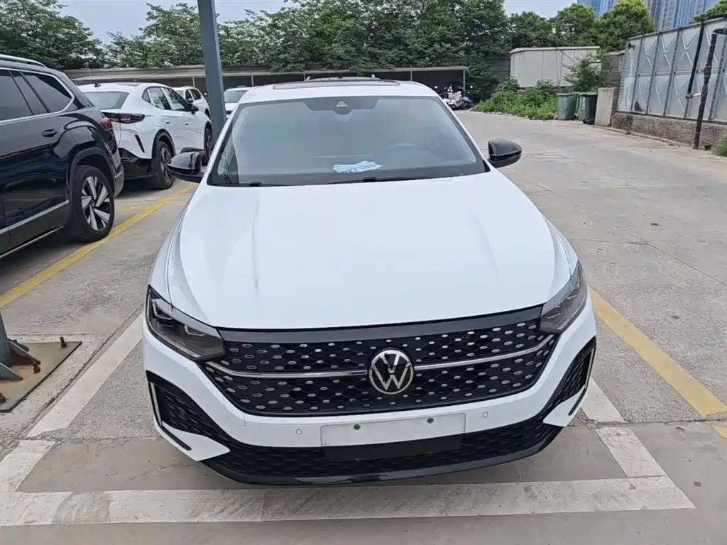 Volkswagen Lavida 2024 Model 300TSI DSG Starlight Leading Edition фото 3