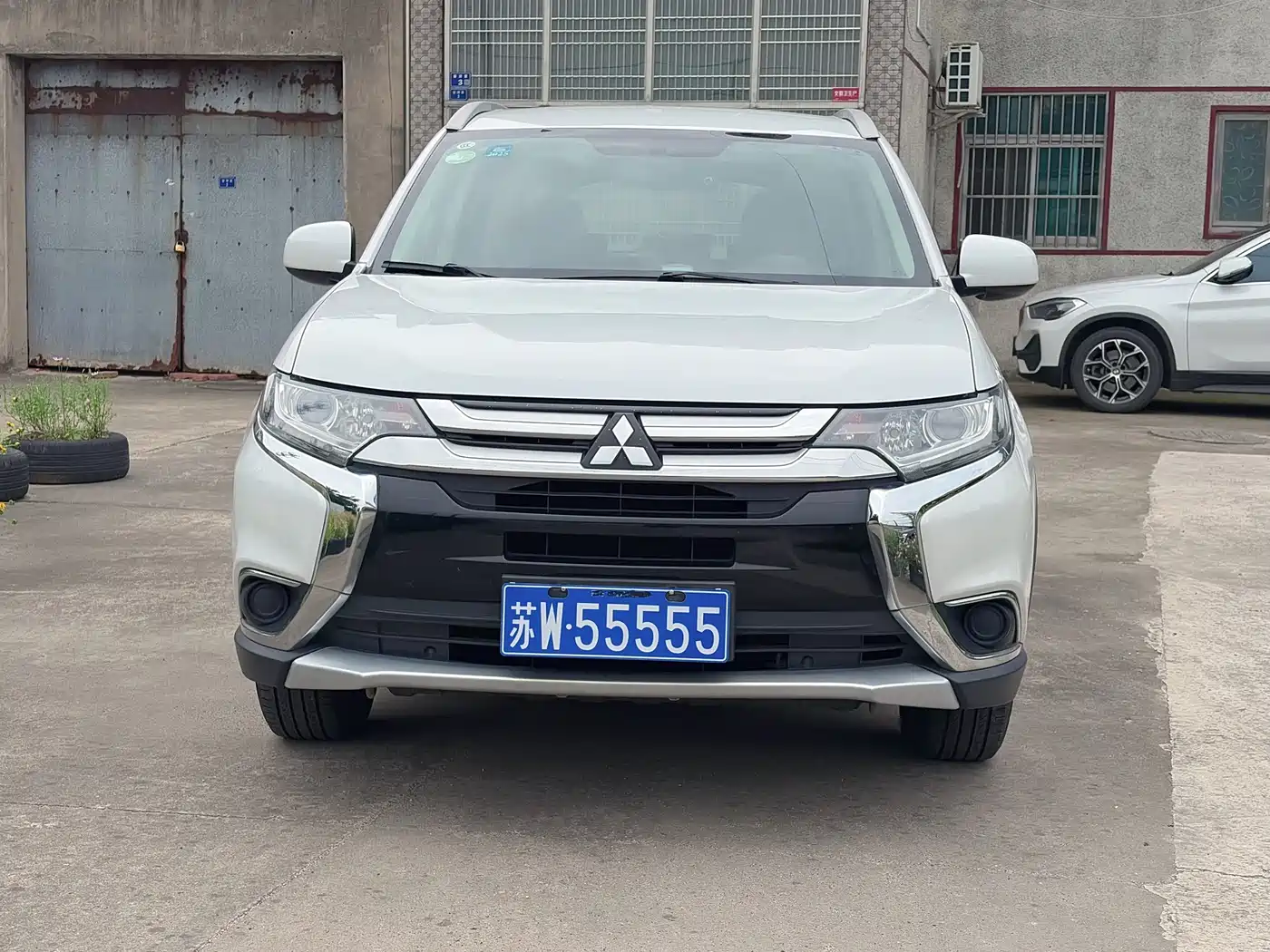 Mitsubishi Outlander 2016 2.0L 2WD Fashion Edition 5-seater фото 2