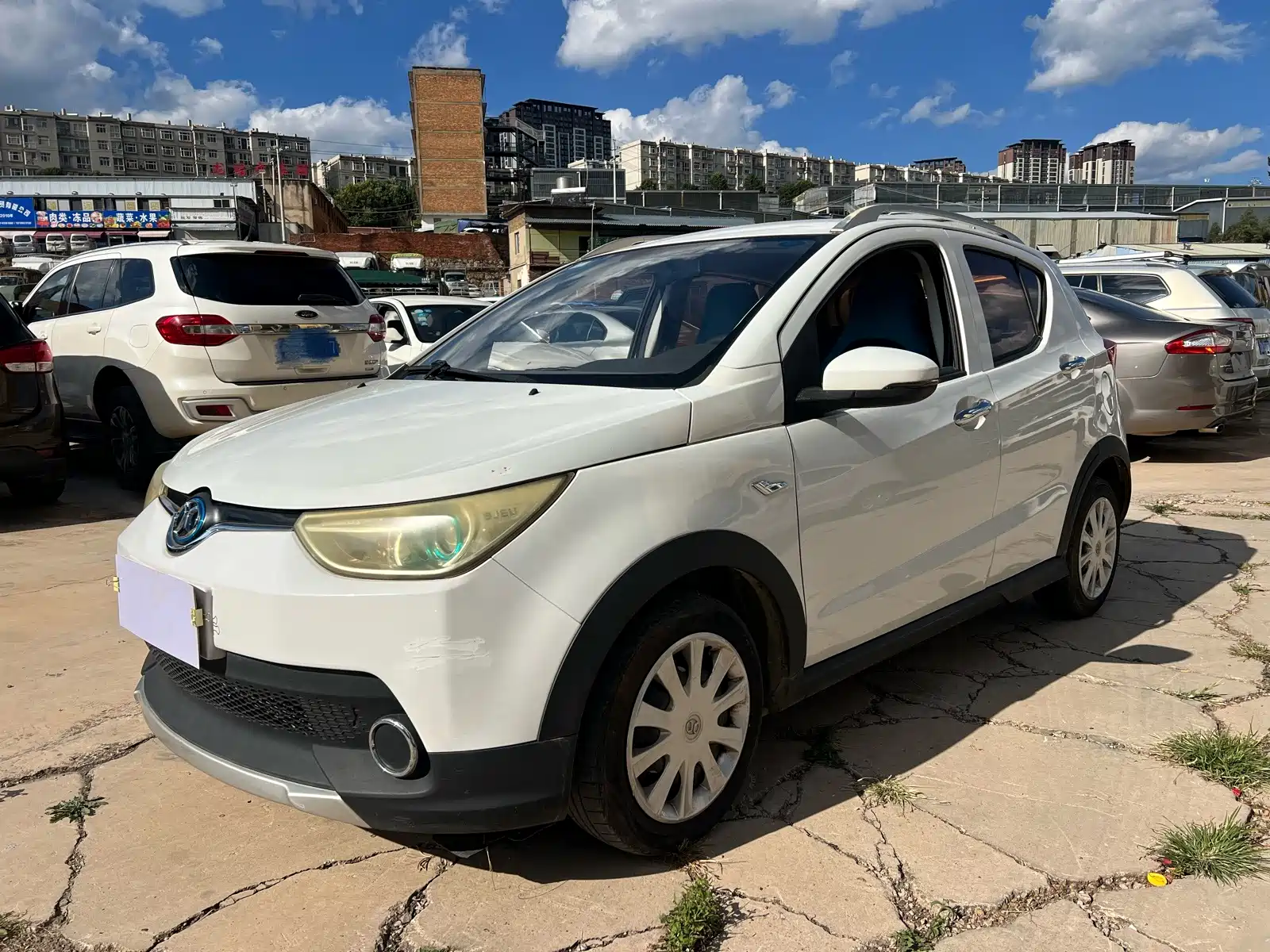 صورة 1 - BAIC New Energy EC