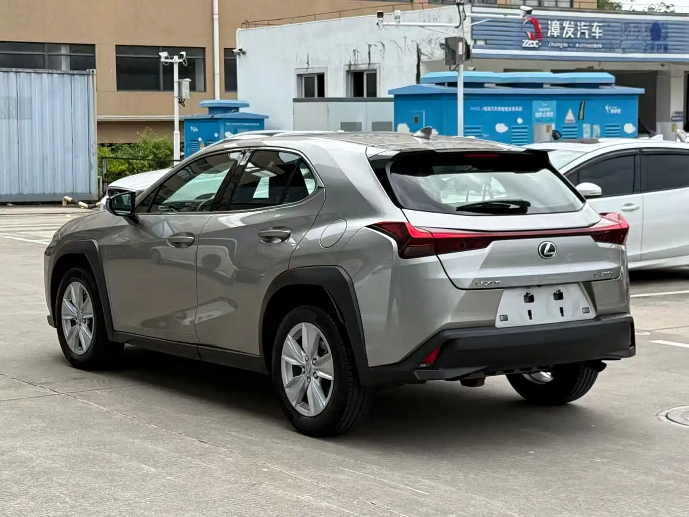 Lexus UX 2022 260h Cool Edition фото 8