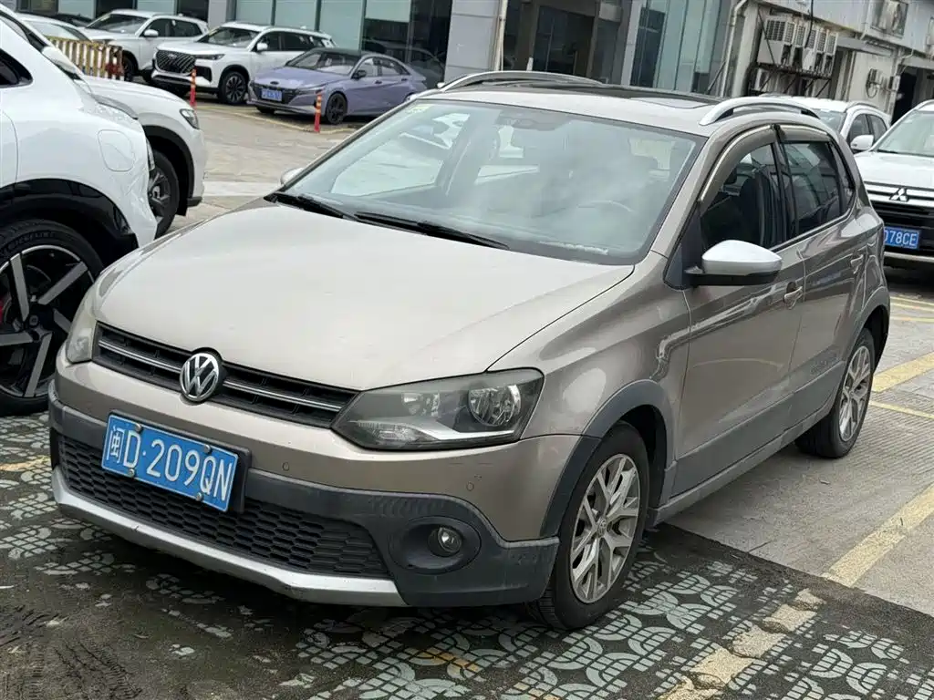 Volkswagen Polo 2014 1.6L Cross Polo Automatic