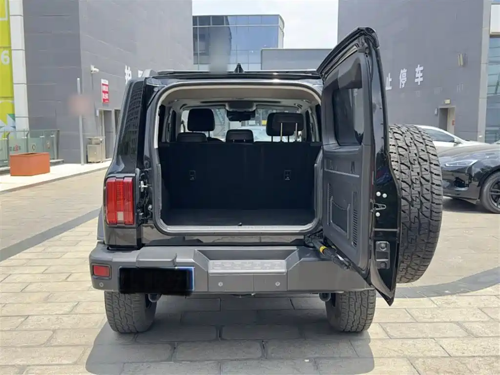 Tank 300 2021 Off-road Edition 2.0T Challenger фото 2