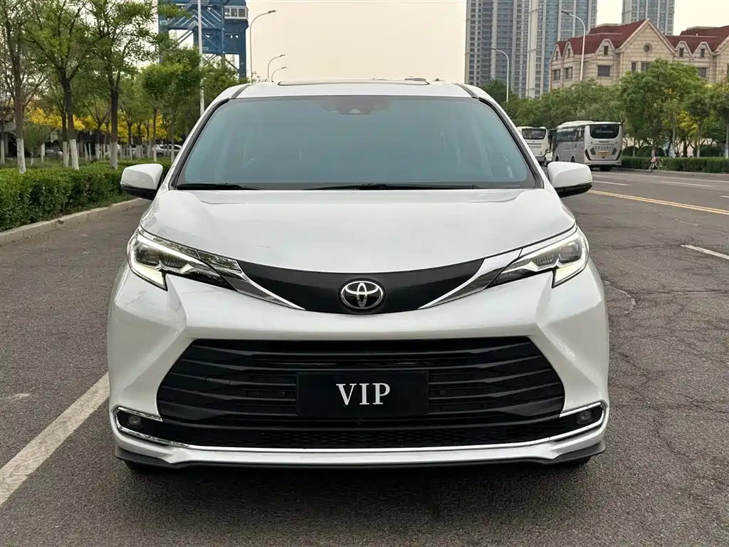 Toyota Sienna 2024 2.5L Hybrid Comfort Edition фото 3