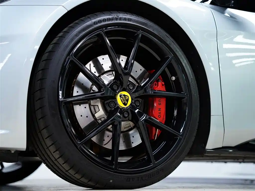 Lotus Cars EMIRA 2021 2.0T DCT First Edition фото 18