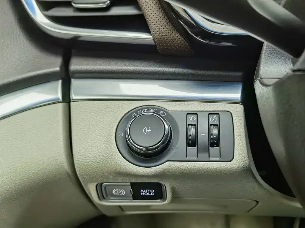 Photo 21 - Buick GL8