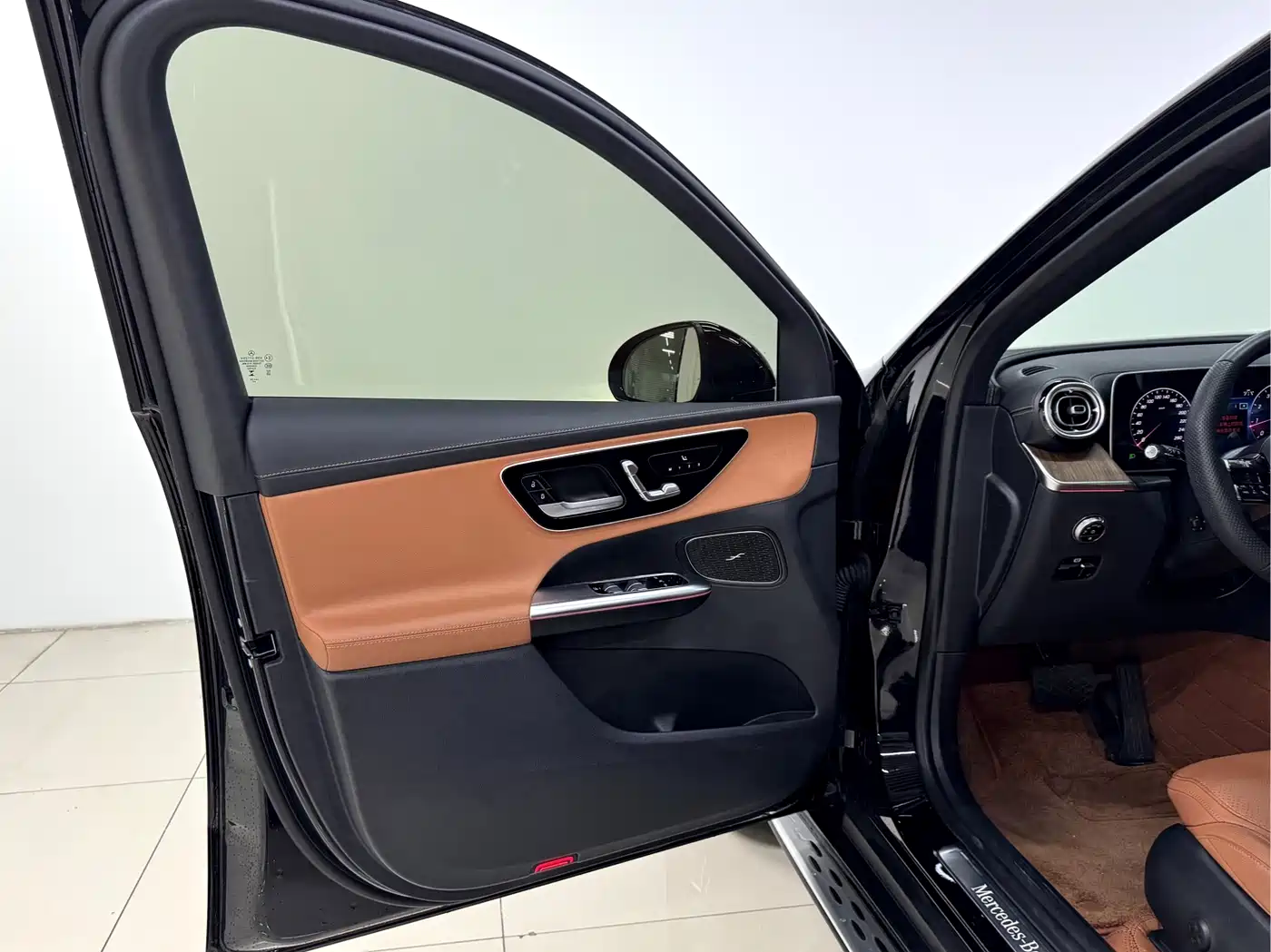 Mercedes-Benz GLC 2024 GLC 300 L 4MATIC Dynamic 5-seater фото 8