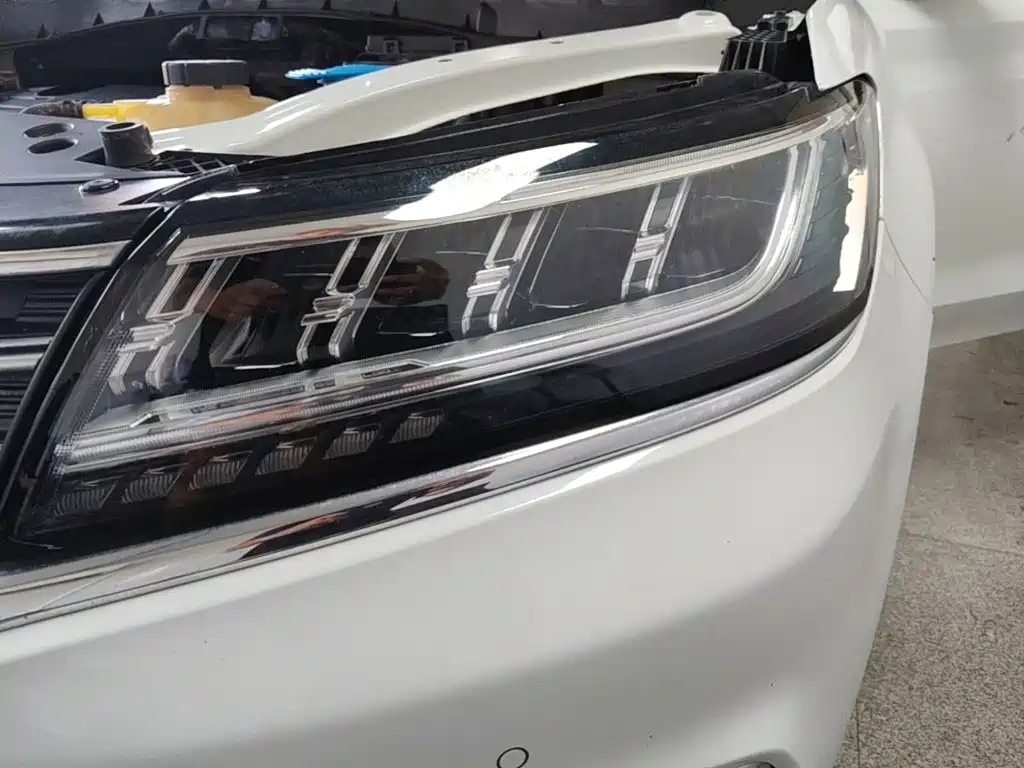 Фото 24 - Roewe RX5