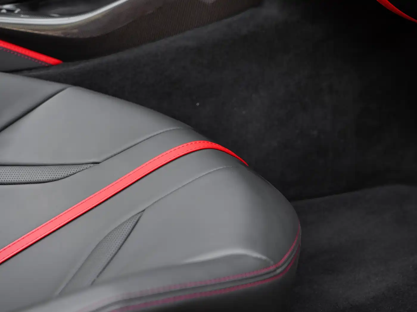 Photo 35 - Ferrari 812