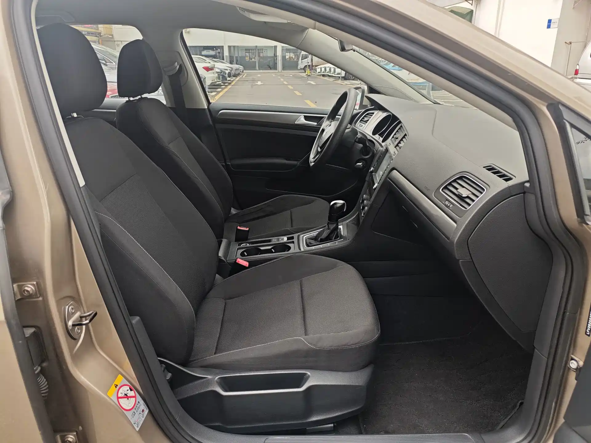 Photo 13 - Volkswagen Golf