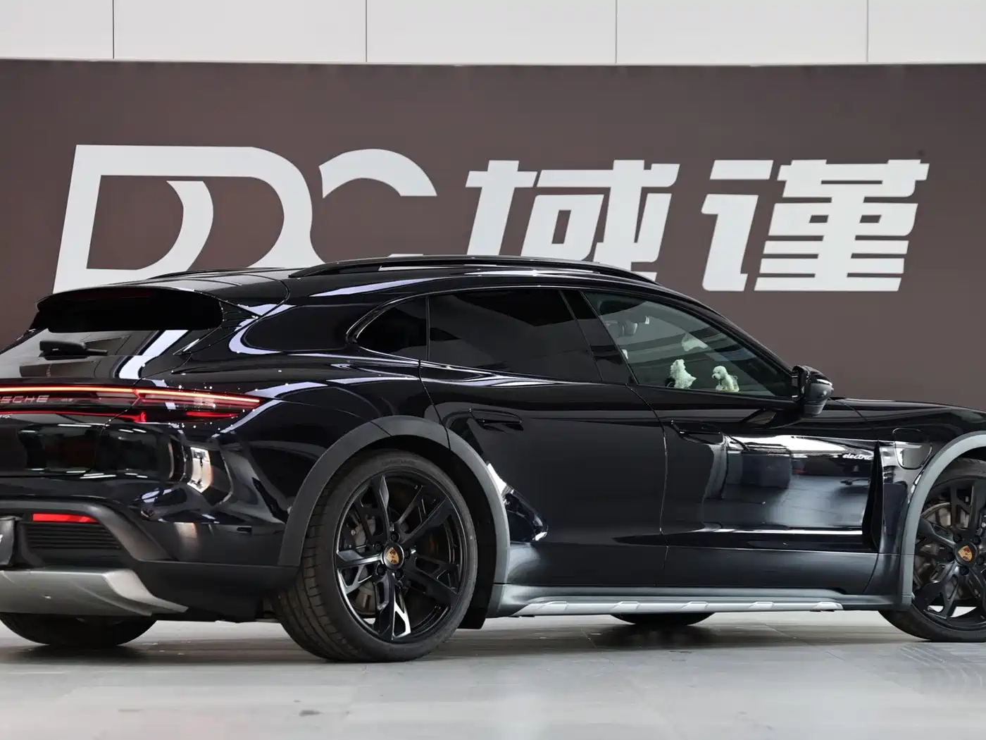 Porsche Taycan 2025 2024 Taycan 4 Cross Turismo
