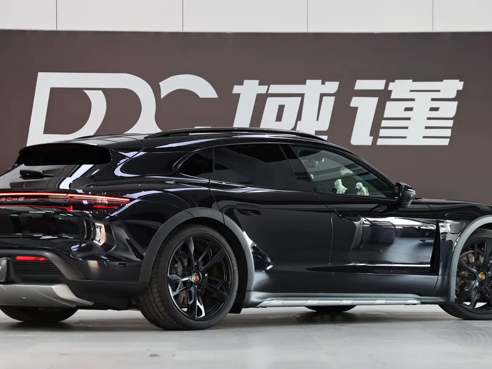 Фото 7 - Porsche Taycan