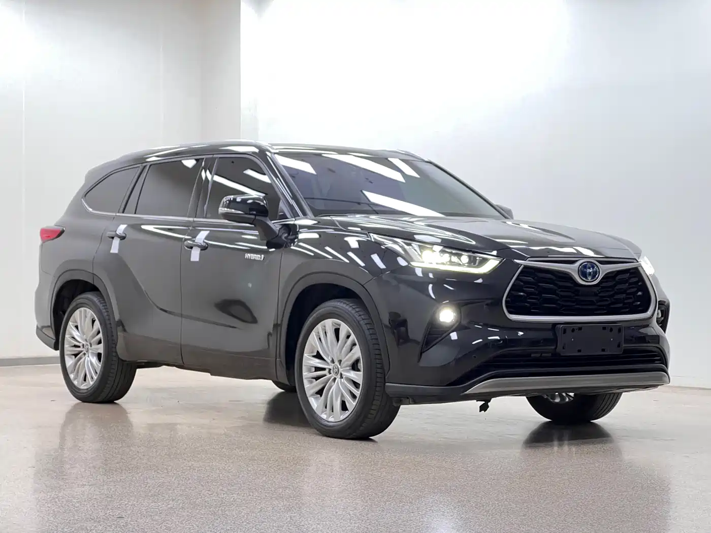Toyota Highlander 2022 Model Dual Engine 2.5L 4WD Premium Edition 7-Seater фото 3