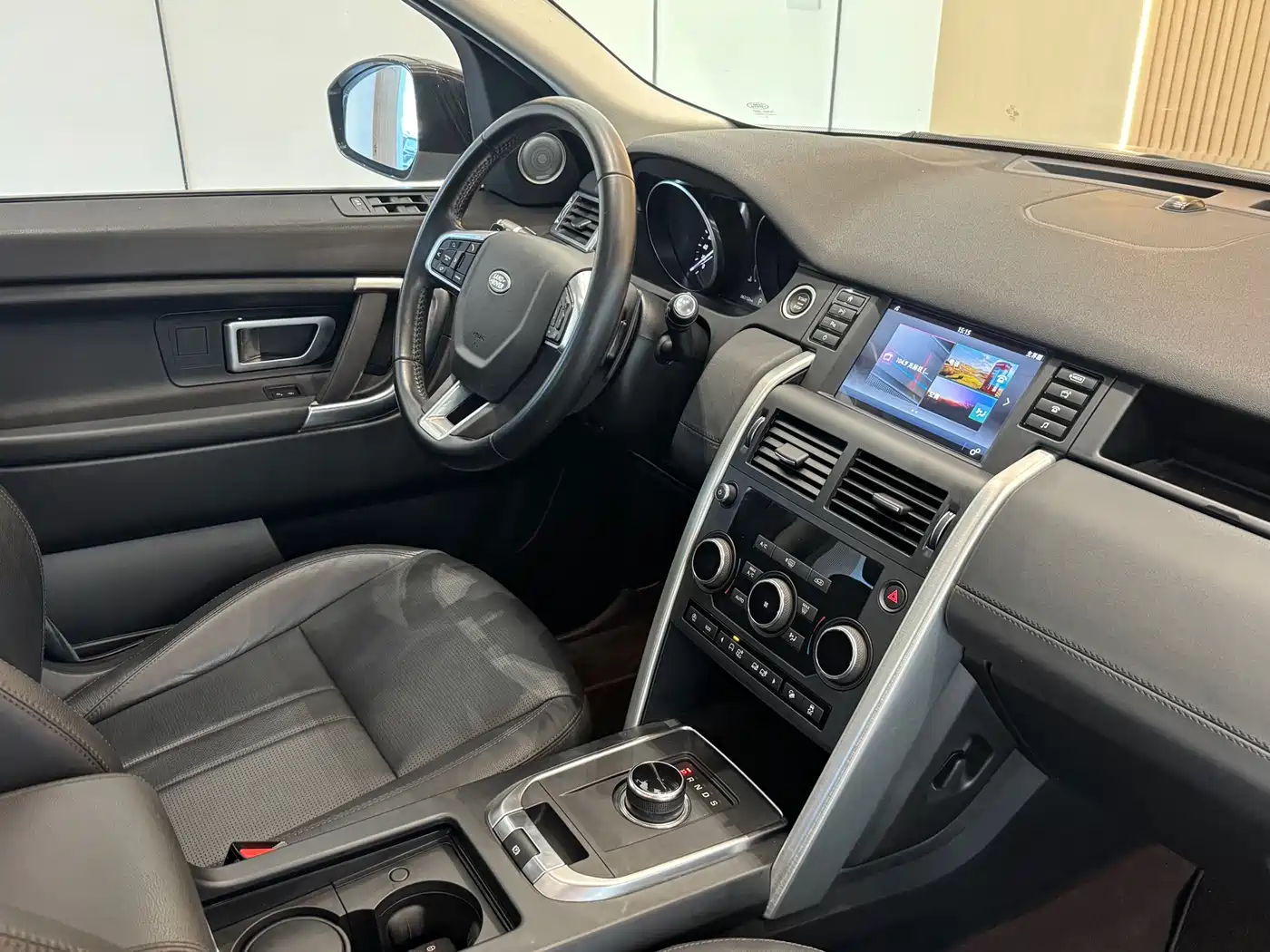 Land Rover Discovery Sport 2018 240PS SE Edition фото 10