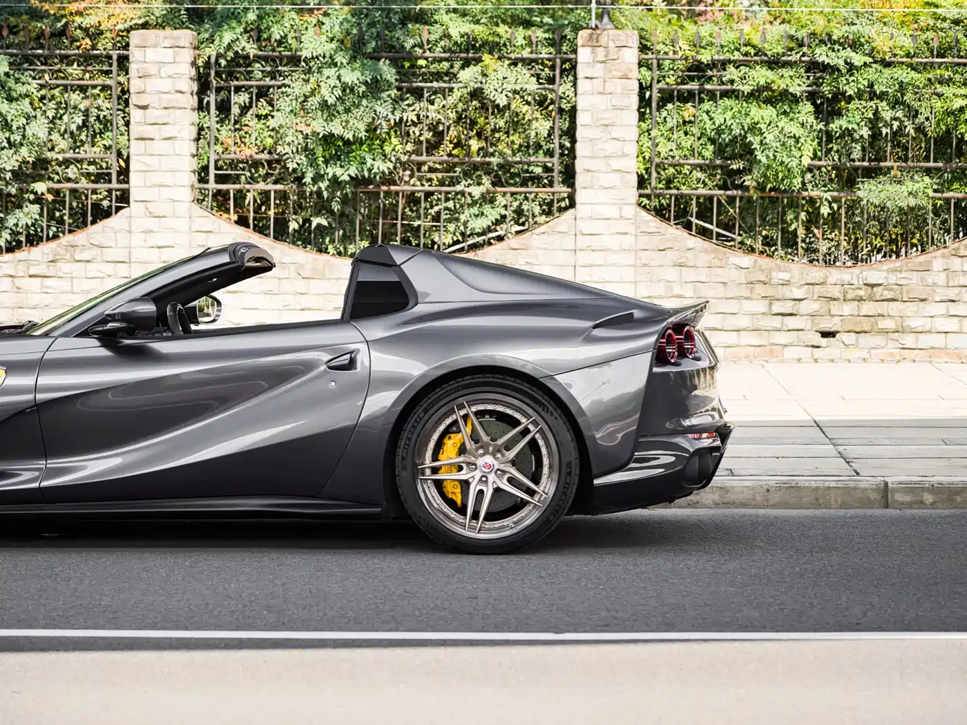 Photo 21 - Ferrari 812