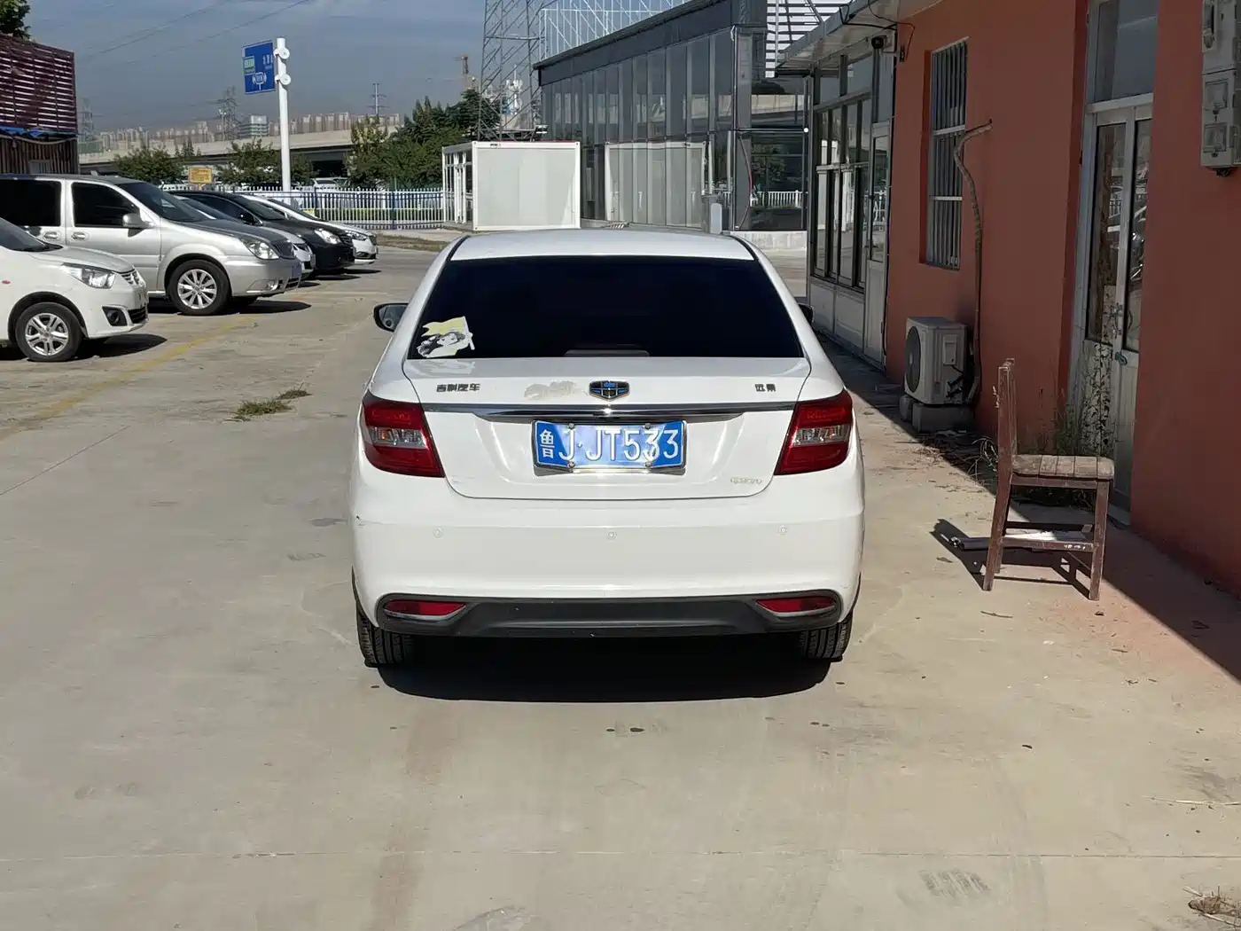 Фото 5 - Geely Vision