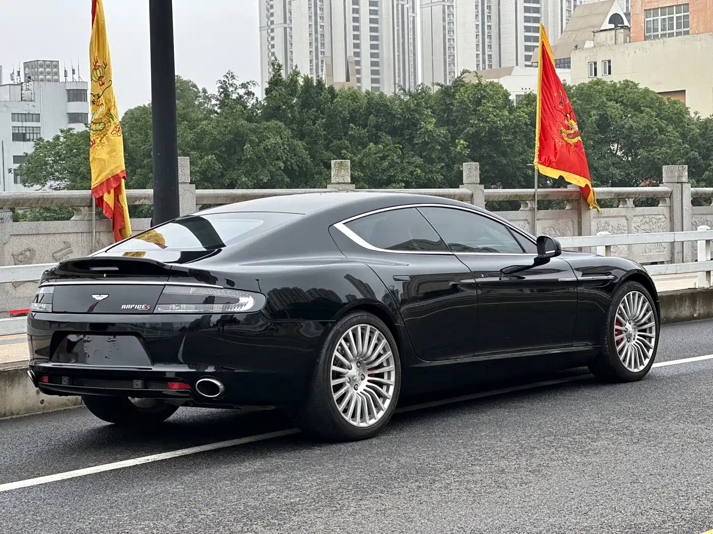 Aston Martin Rapide 2013 6.0L S фото 6