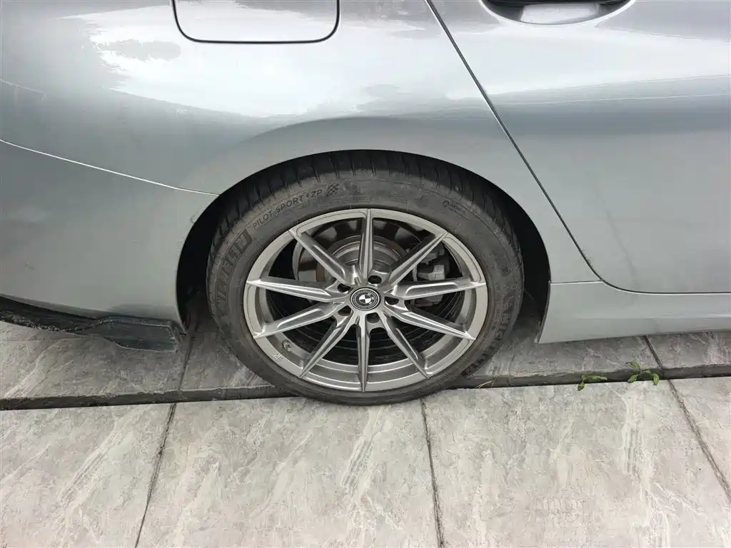 BMW 3 Series 2023 325Li M Sport Package фото 9