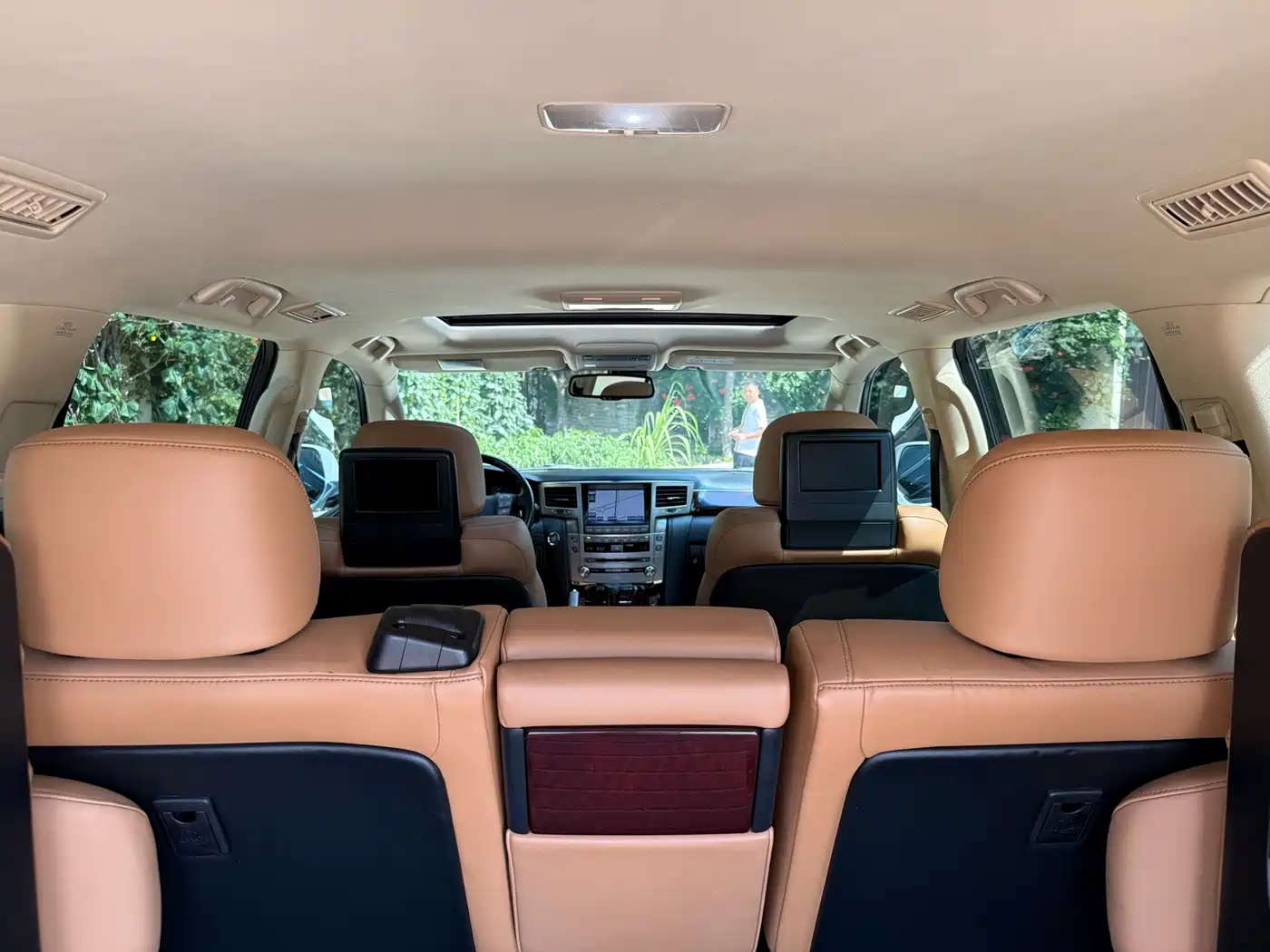 Фото 16 - Lexus LX