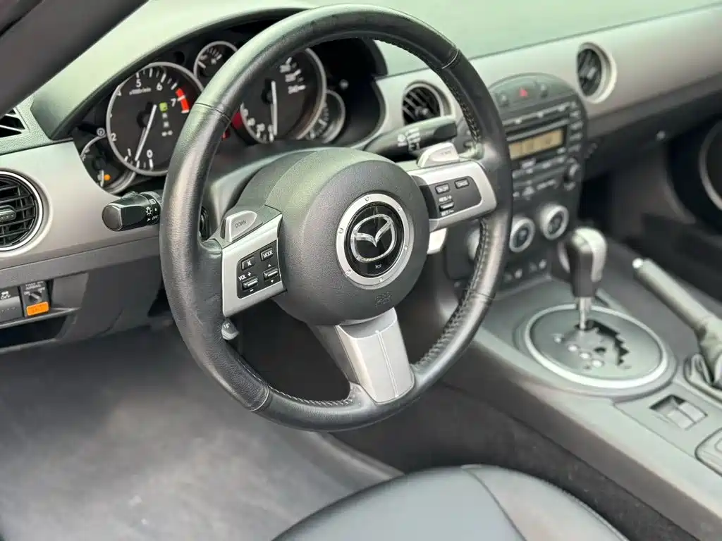 Фото 16 - Mazda MX-5