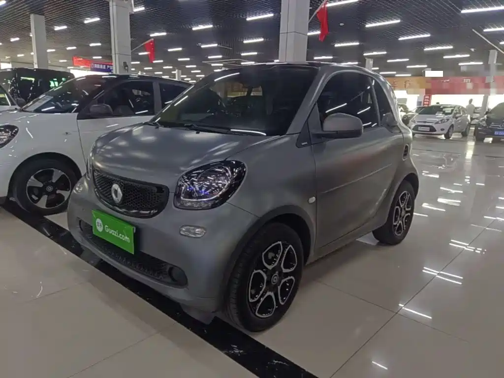 Photo 1 - smart fortwo