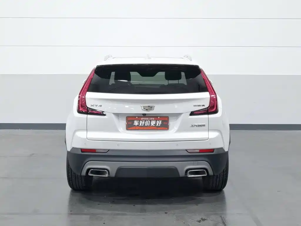 Photo 4 - Cadillac XT4