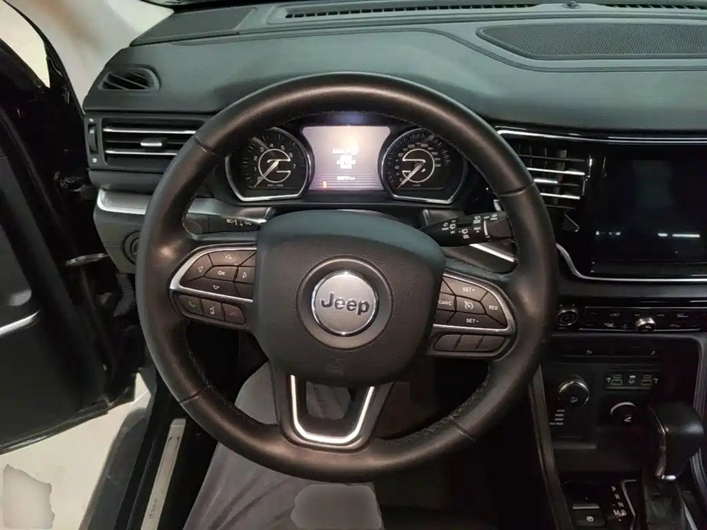 صورة 11 - Jeep Grand Commander
