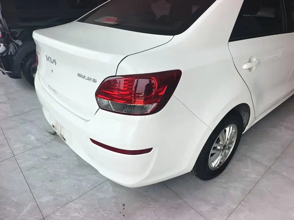 Photo 8 - Kia Pegas