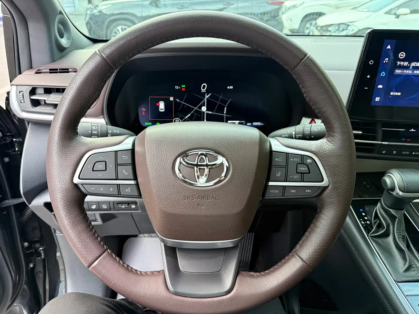 Toyota Granvia 2023 2.5L Hybrid Flagship VIP Edition фото 6