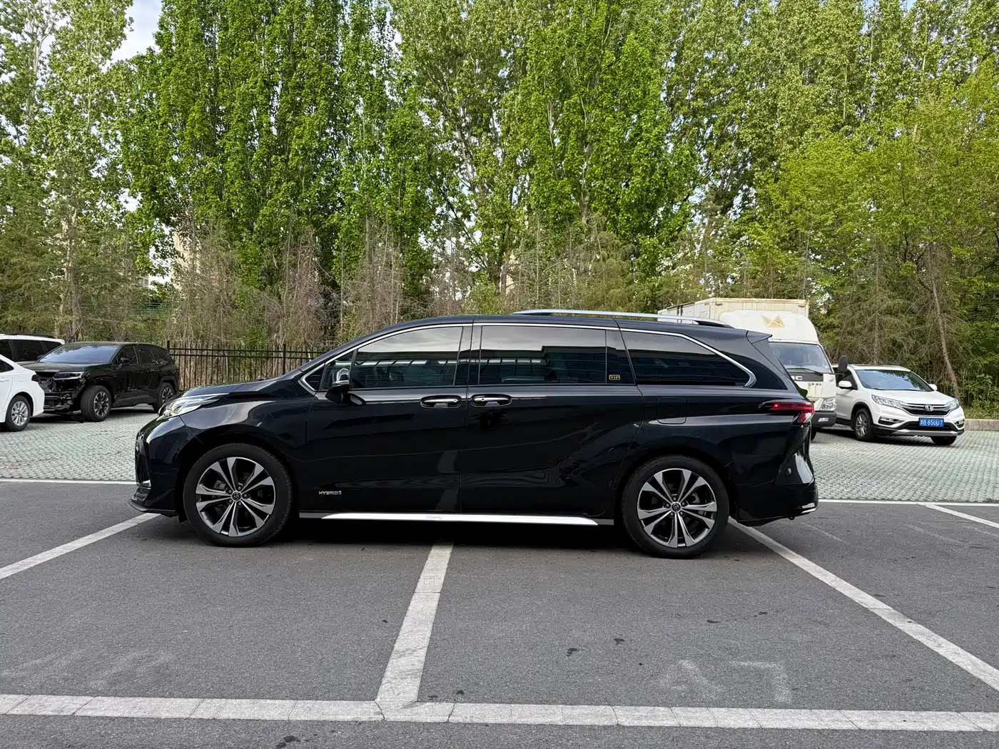 Toyota Granvia 2023 2.5L Hybrid Flagship VIP Edition фото 3