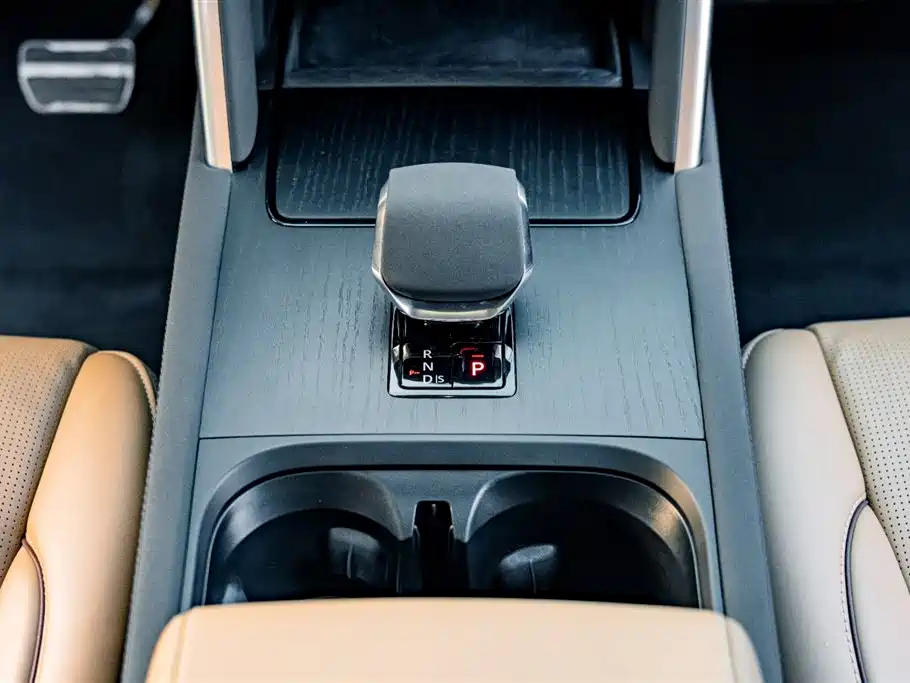 Land Rover Discovery Sport 2024 Luxury Custom Edition фото 12