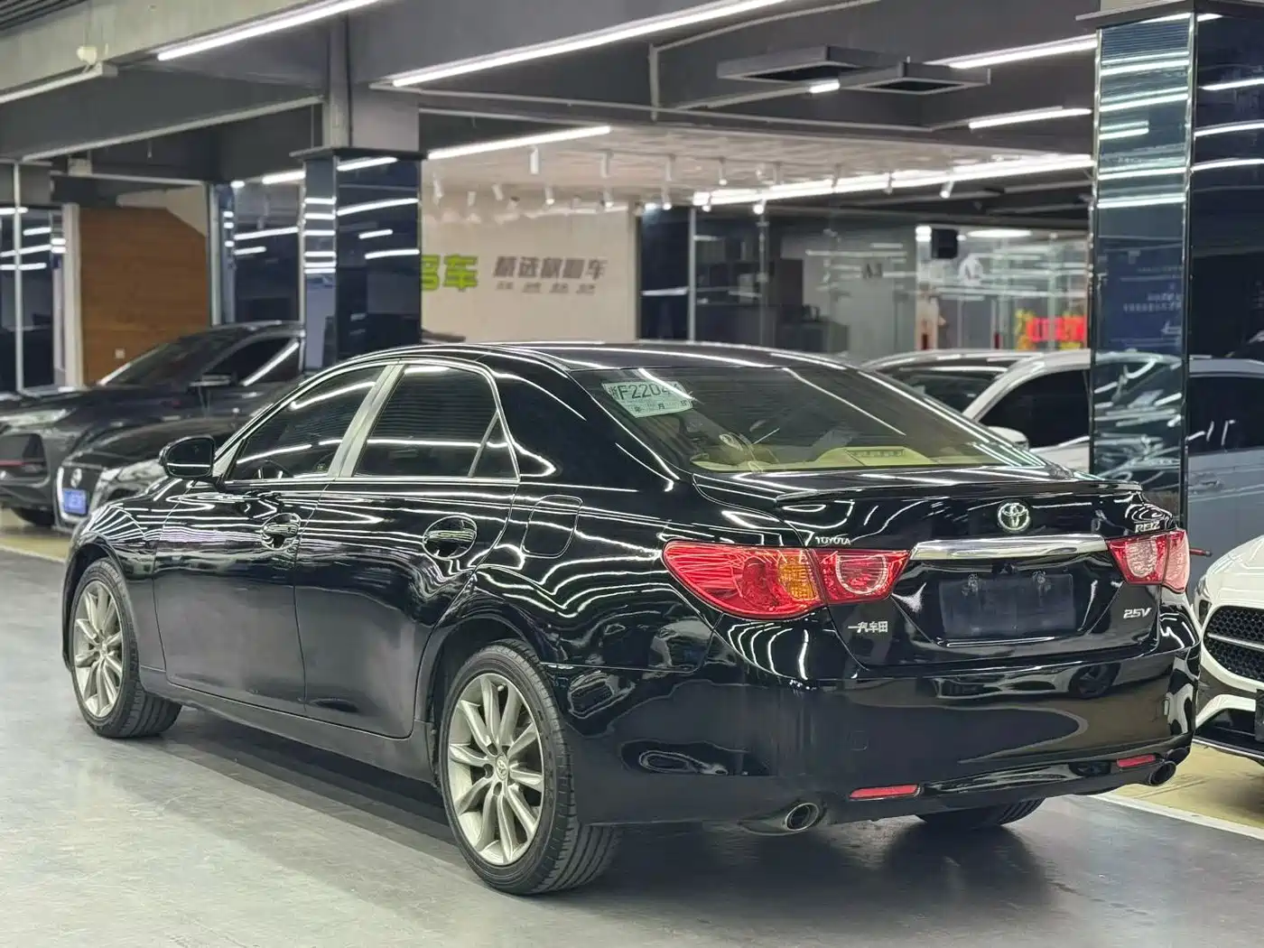 Toyota Reiz 2010 2.5V Elegance Elite Edition фото 7