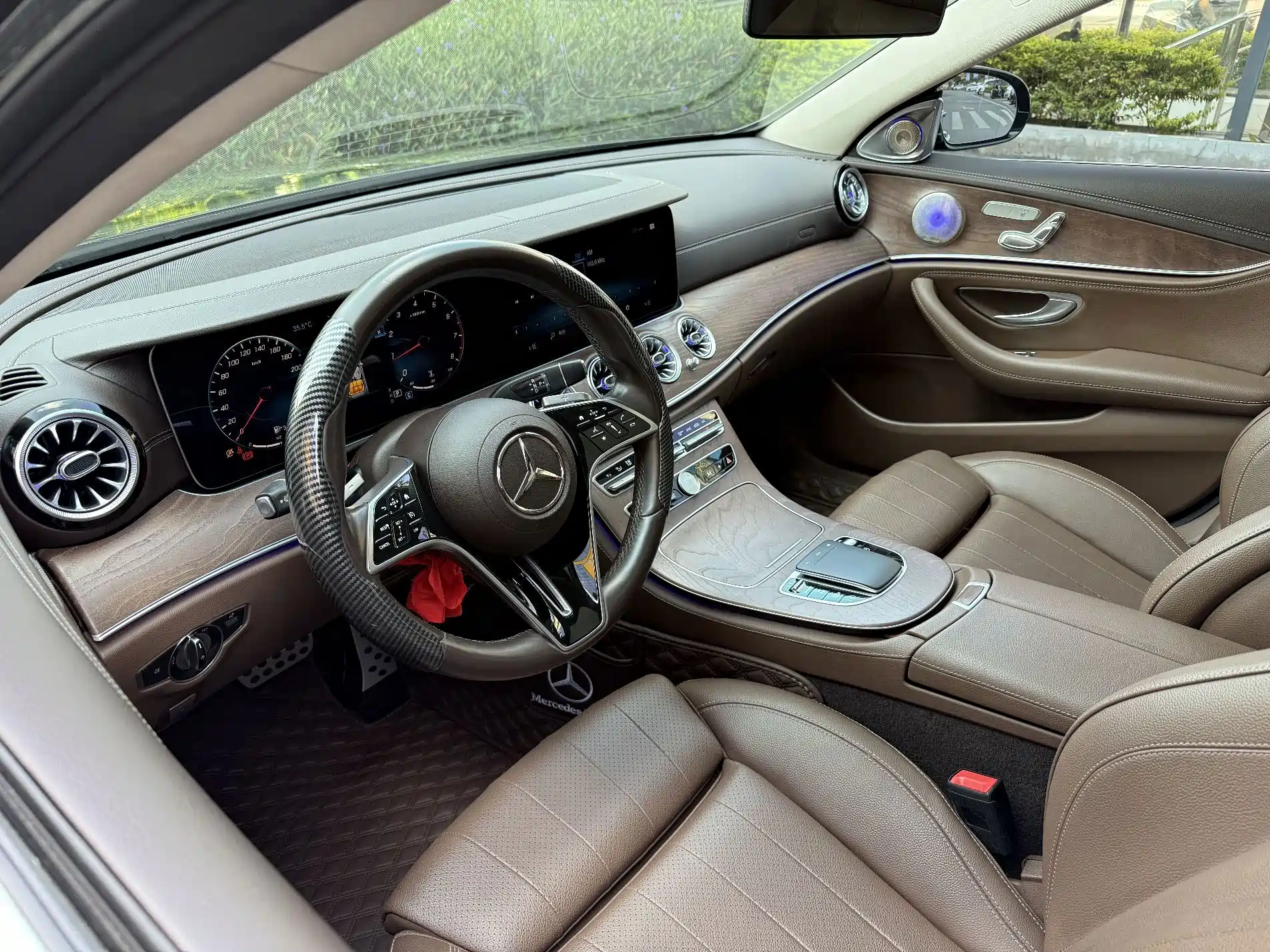 Фото 8 - Mercedes-Benz E-Class
