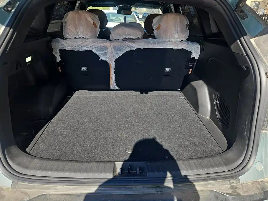 Фото 4 - Geely Atlas L
