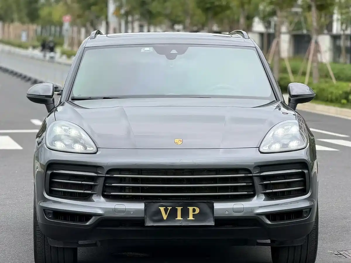 Photo 2 - Porsche Cayenne