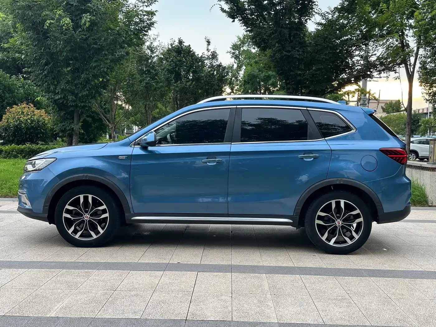 Roewe RX5 2016 2016 20T 2WD Automatic Internet Smart Edition