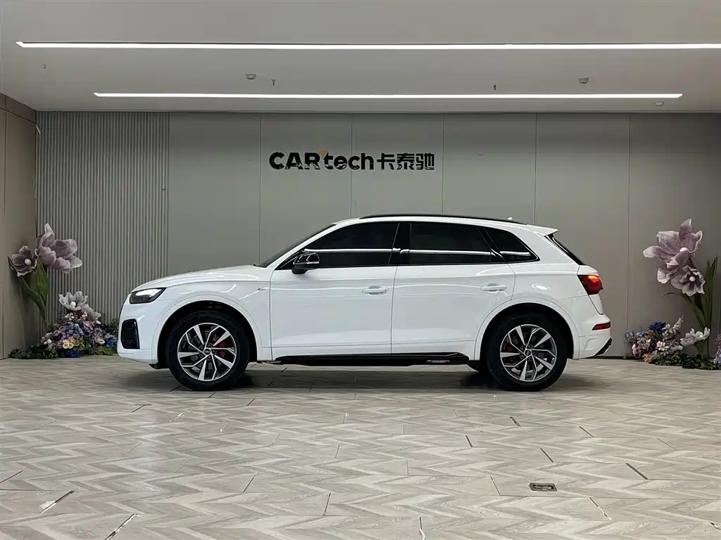 Audi Q5L 2024 Model 40 TFSI Luxury Dynamic фото 8