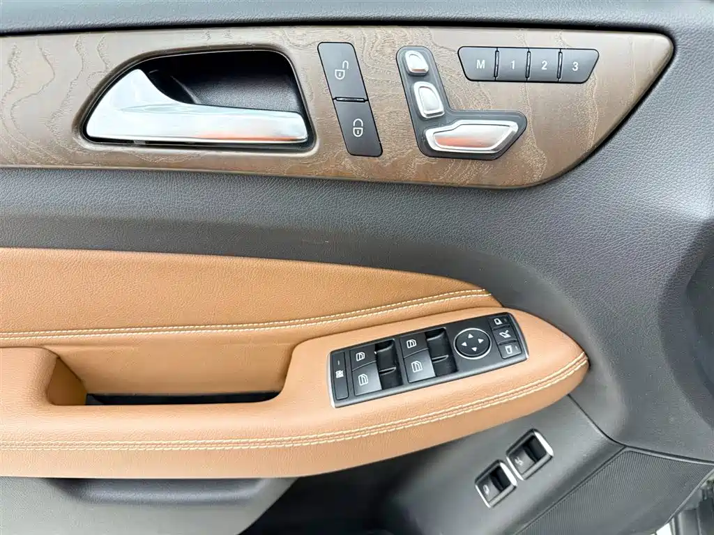 Mercedes-Benz GLS 2018 Facelift GLS 400 4MATIC Luxury фото 15