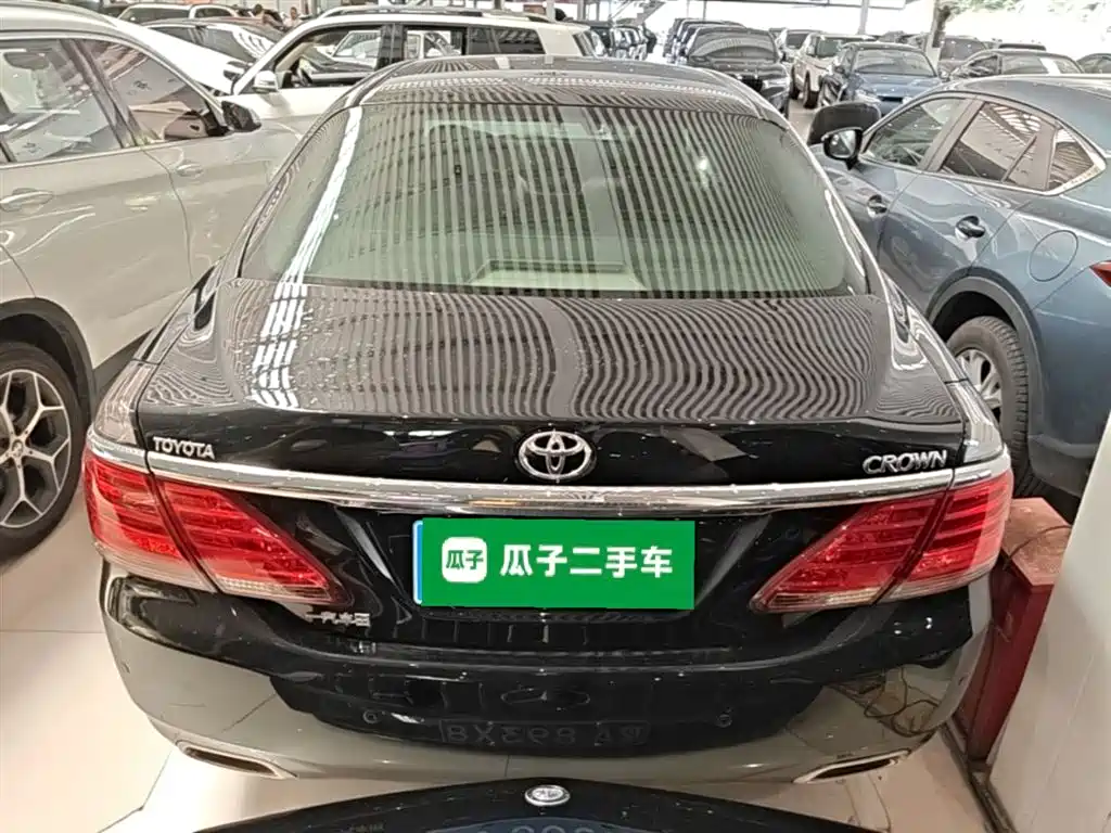 Toyota Crown 2012 2.5L Royal Leather Edition фото 6