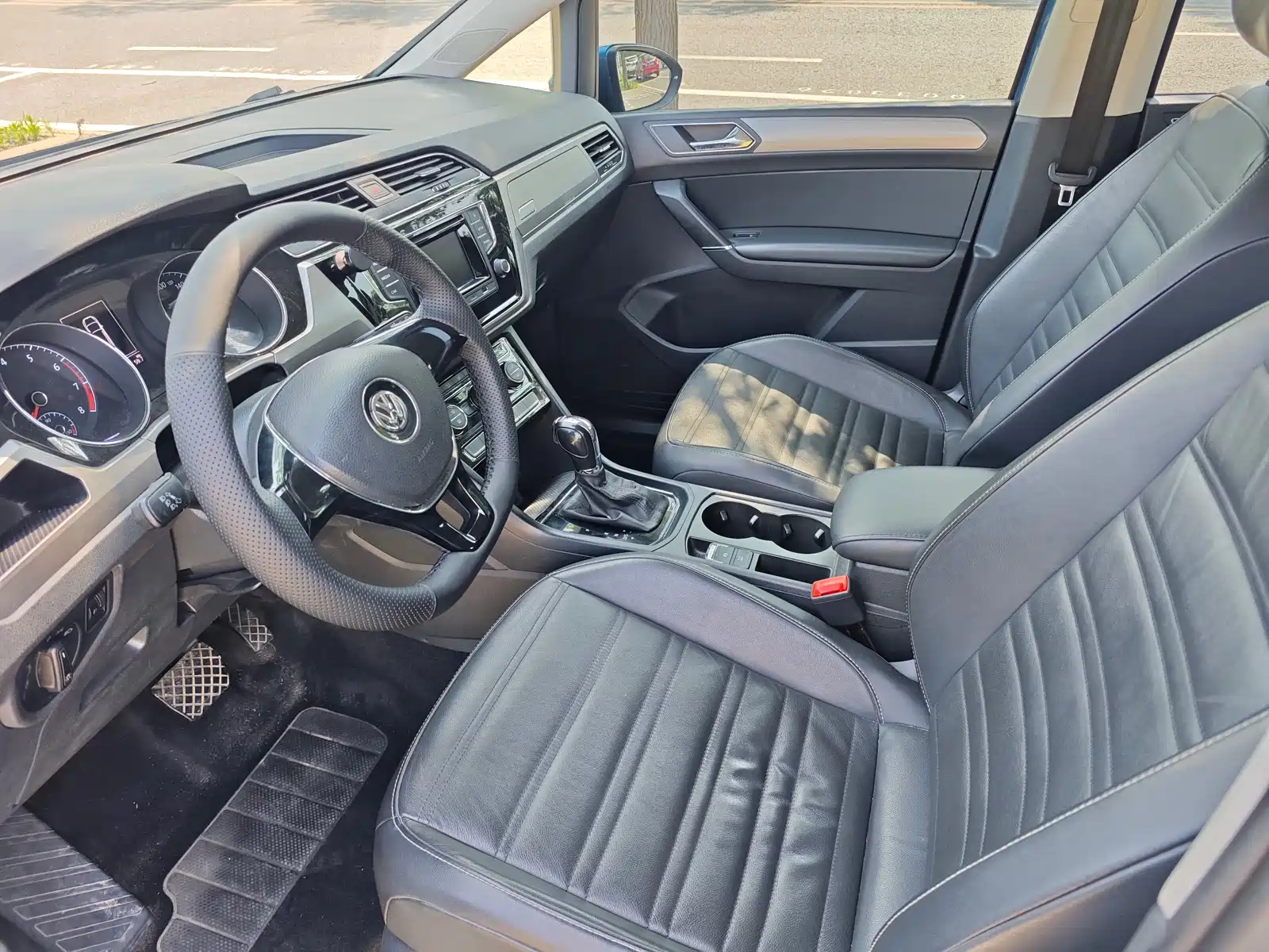 Photo 17 - Volkswagen Touran