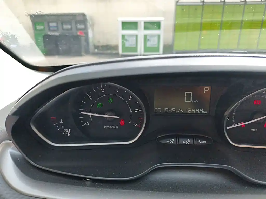 Peugeot 2008 2016 2014 1.6L Automatic Fashion Edition