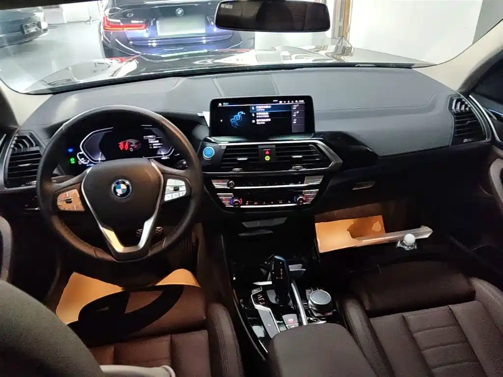 BMW iX3 2021 Leading фото 10